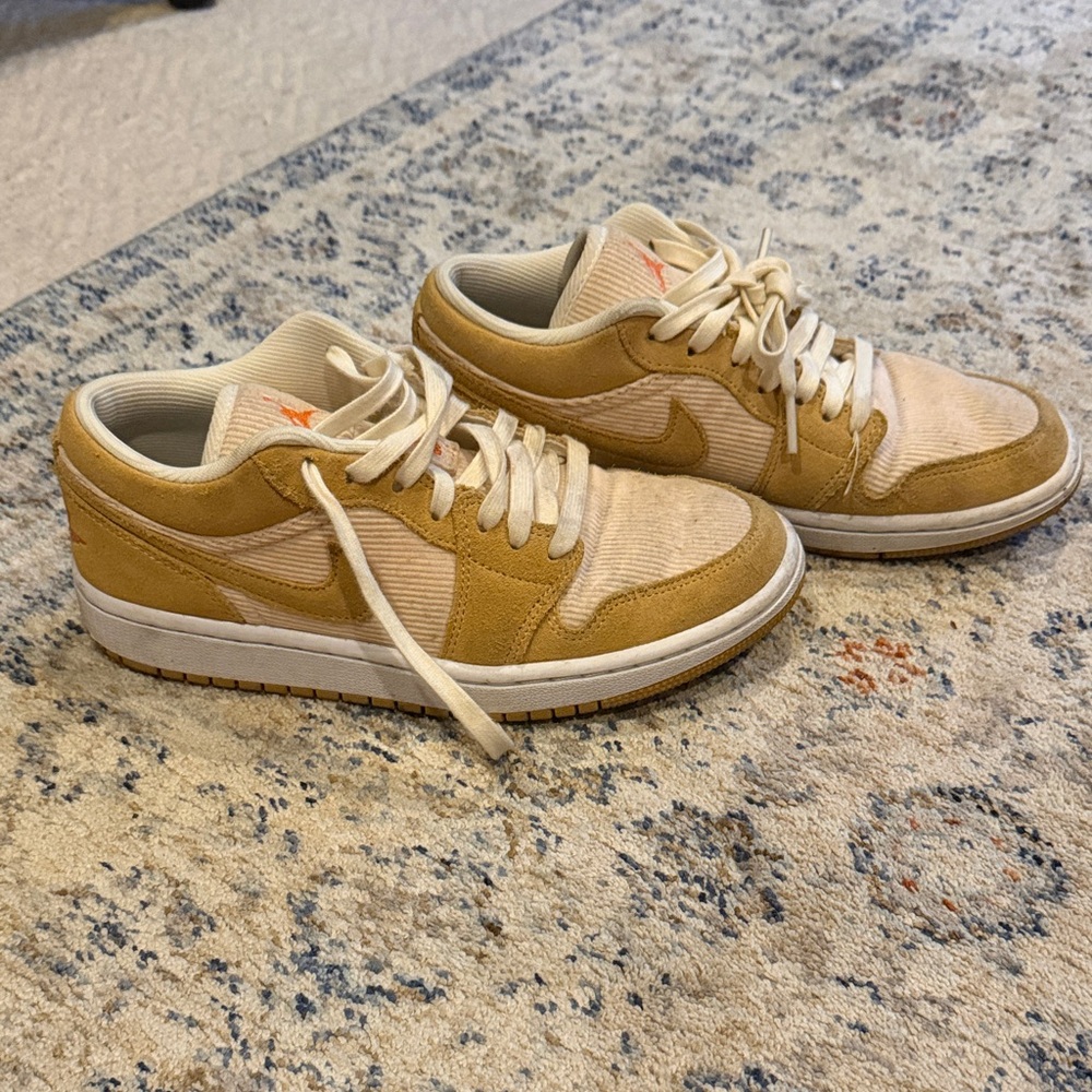 Nike Tan and Cream Women's Sneakers